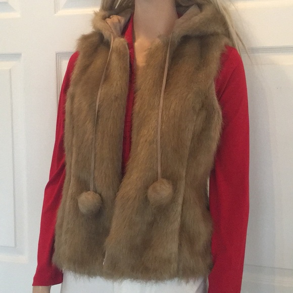 Adorable Nine West Tan Faux Fur Vest/W Hood - Picture 2 of 5